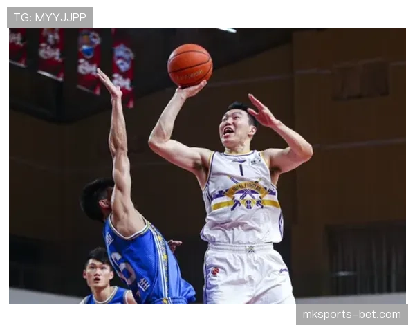 犯规判定核心：裁判如何根据接触强度与阻碍动作作出判罚